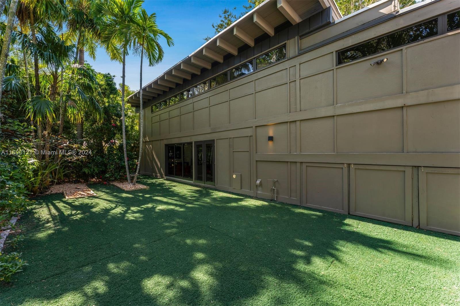 PINECREST MANOR 1ST ADDN - Residential