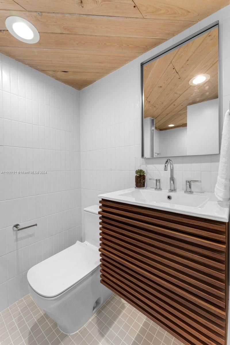 PINECREST MANOR 1ST ADDN - Residential