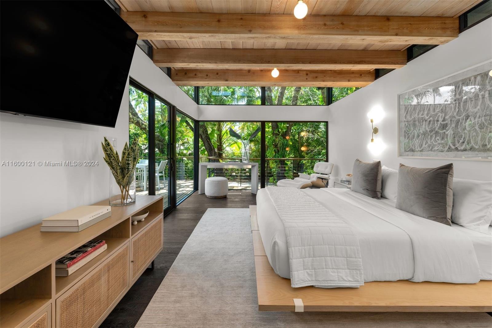 PINECREST MANOR 1ST ADDN - Residential