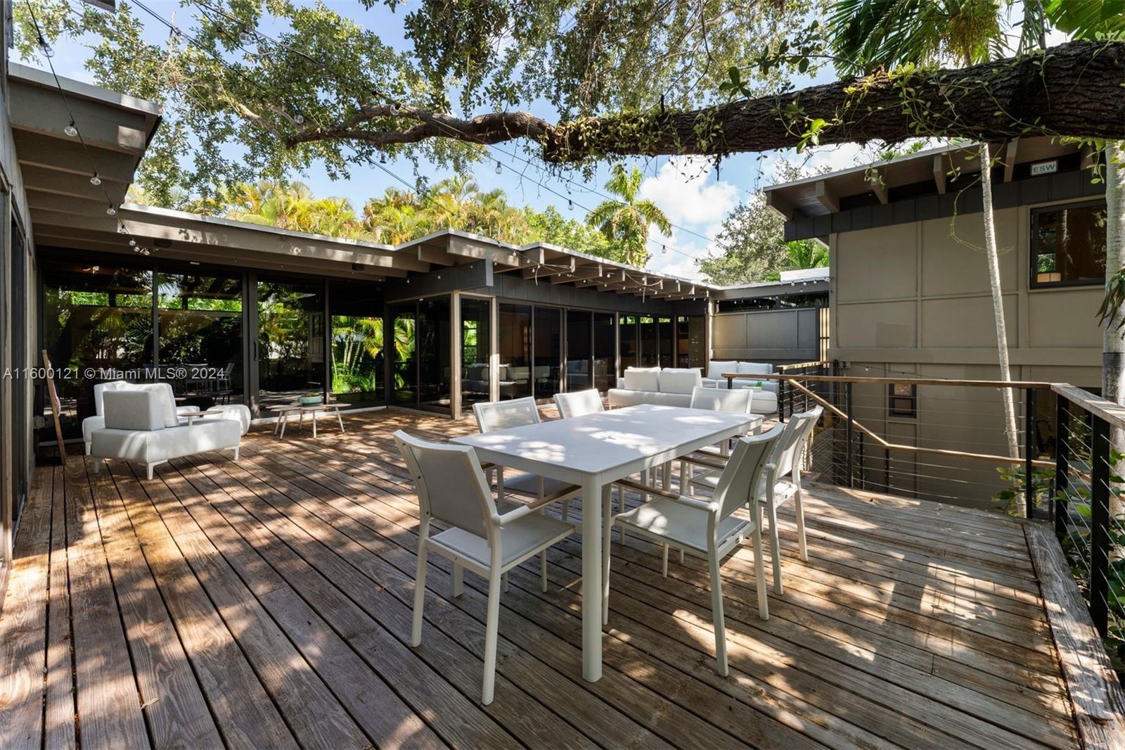 PINECREST MANOR 1ST ADDN - Residential