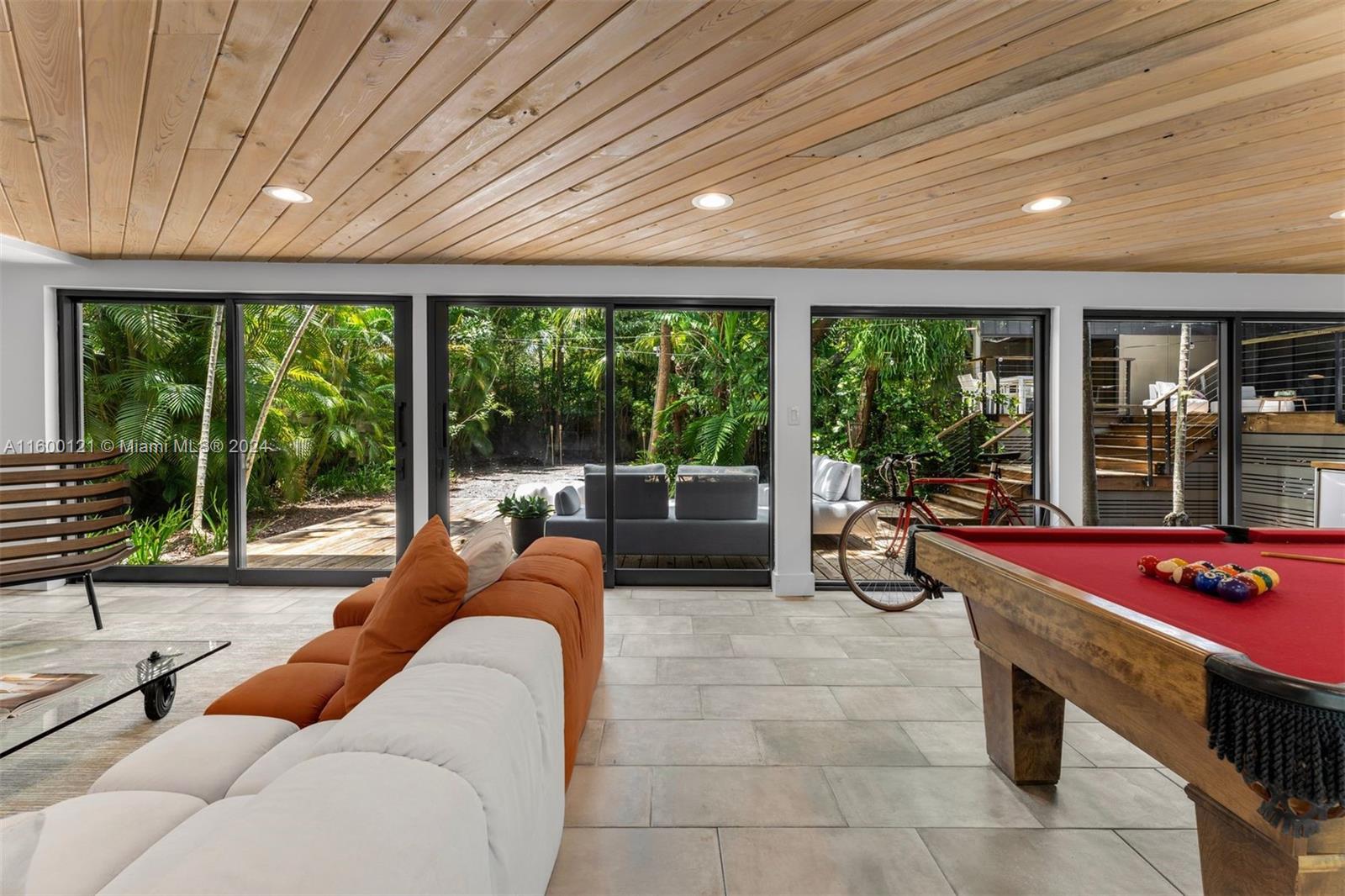 PINECREST MANOR 1ST ADDN - Residential