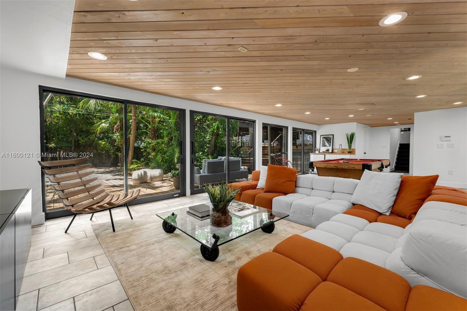 PINECREST MANOR 1ST ADDN - Residential