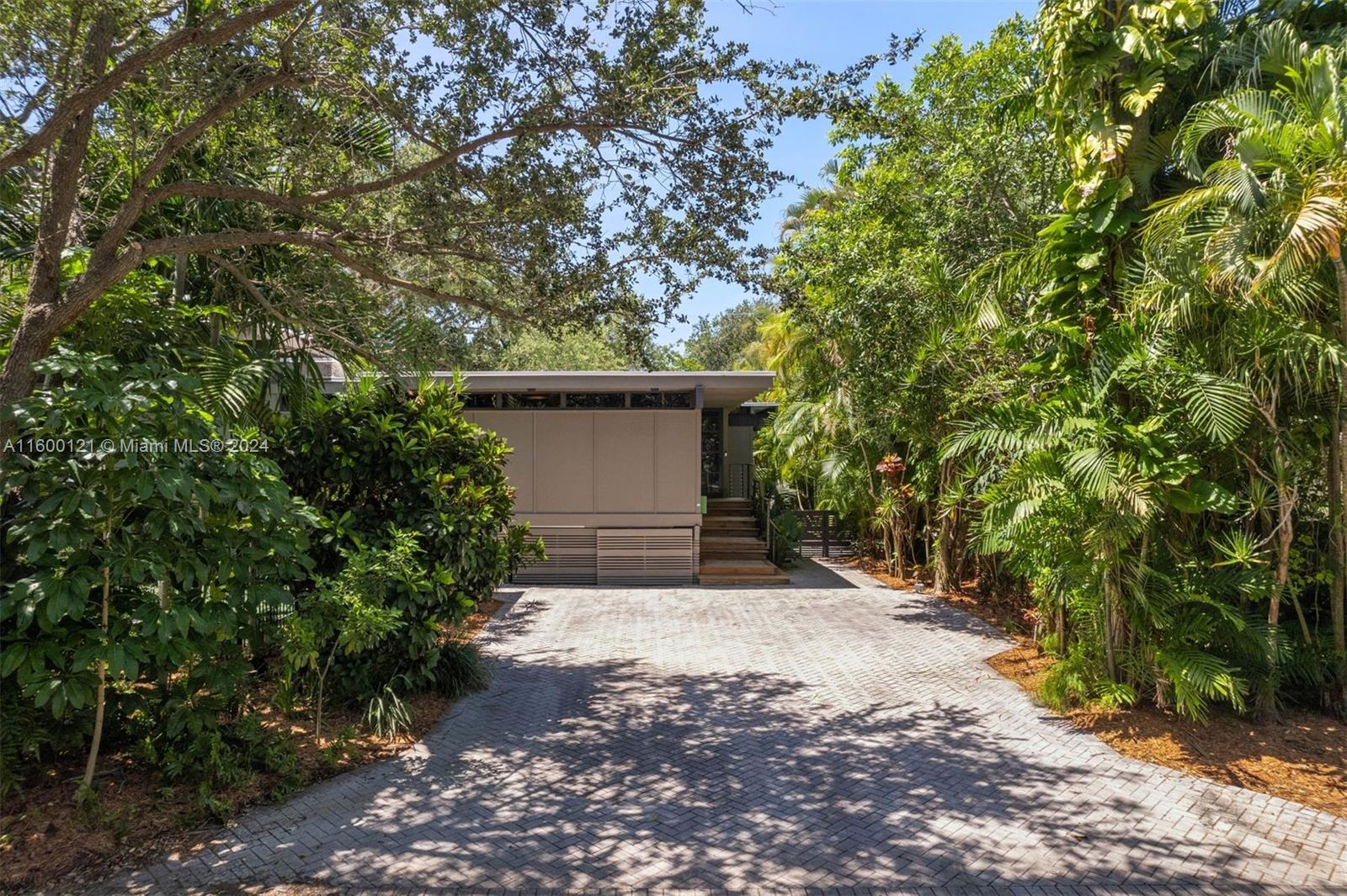 PINECREST MANOR 1ST ADDN - Residential