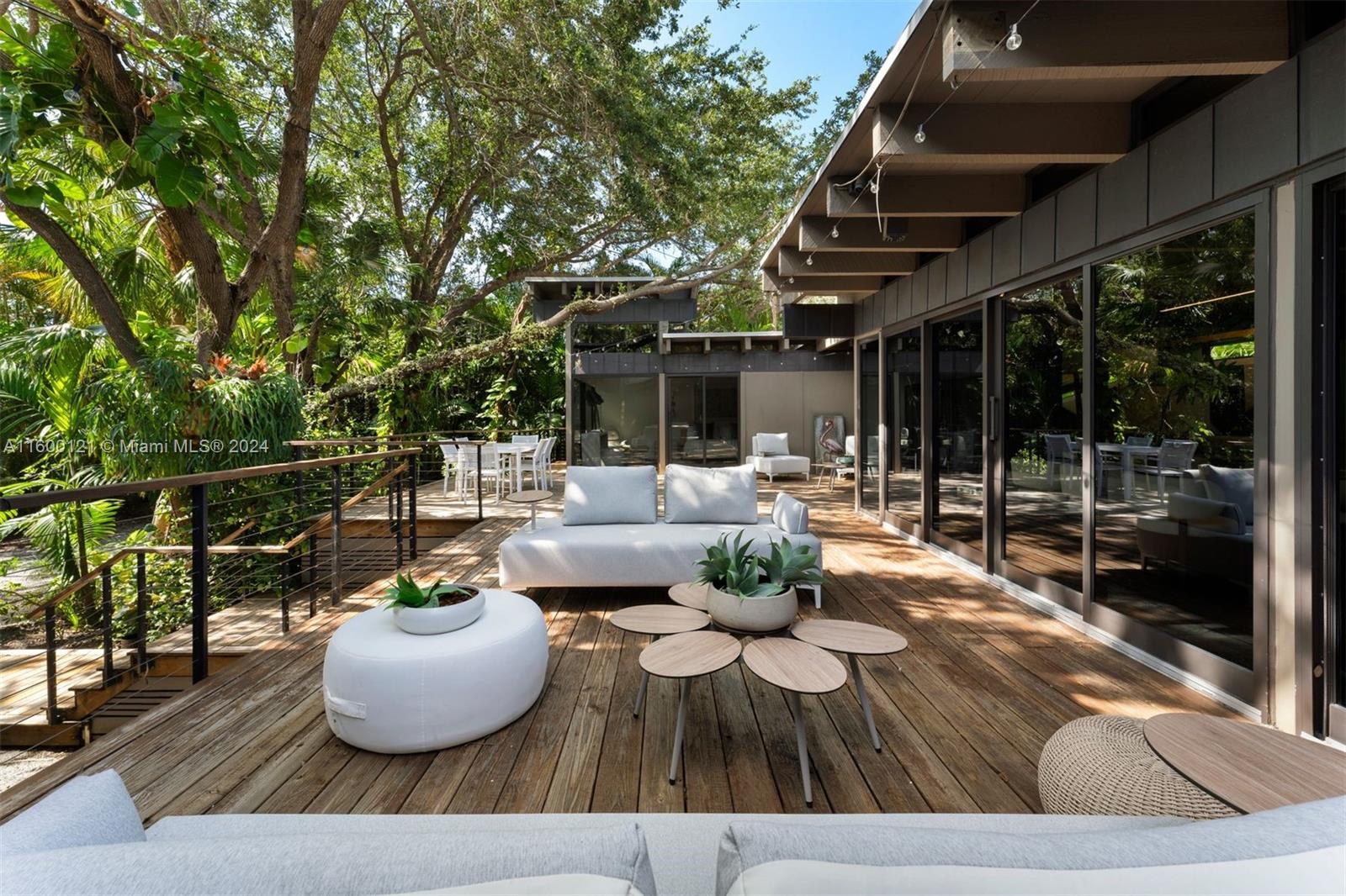 PINECREST MANOR 1ST ADDN - Residential