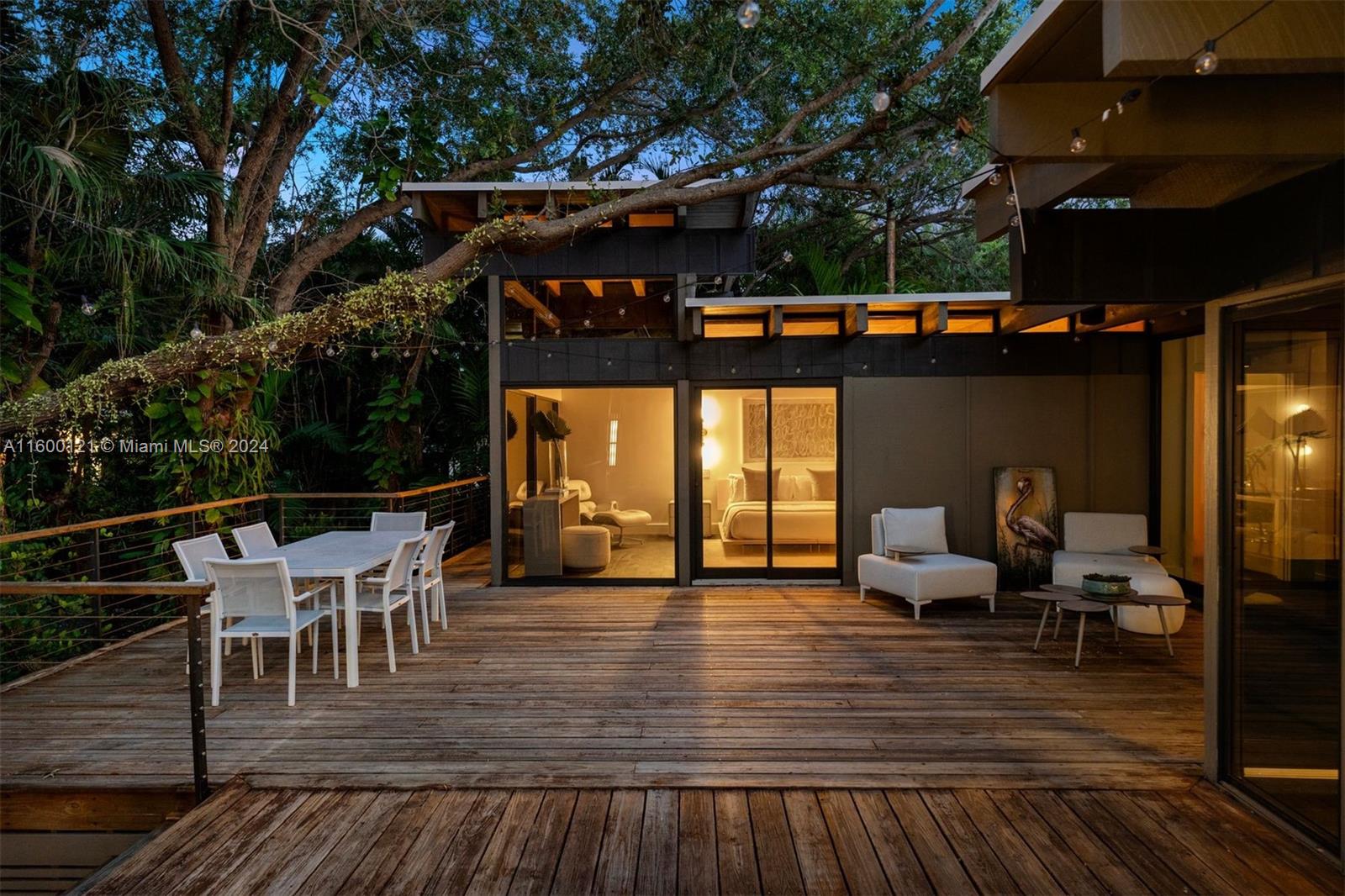 PINECREST MANOR 1ST ADDN - Residential