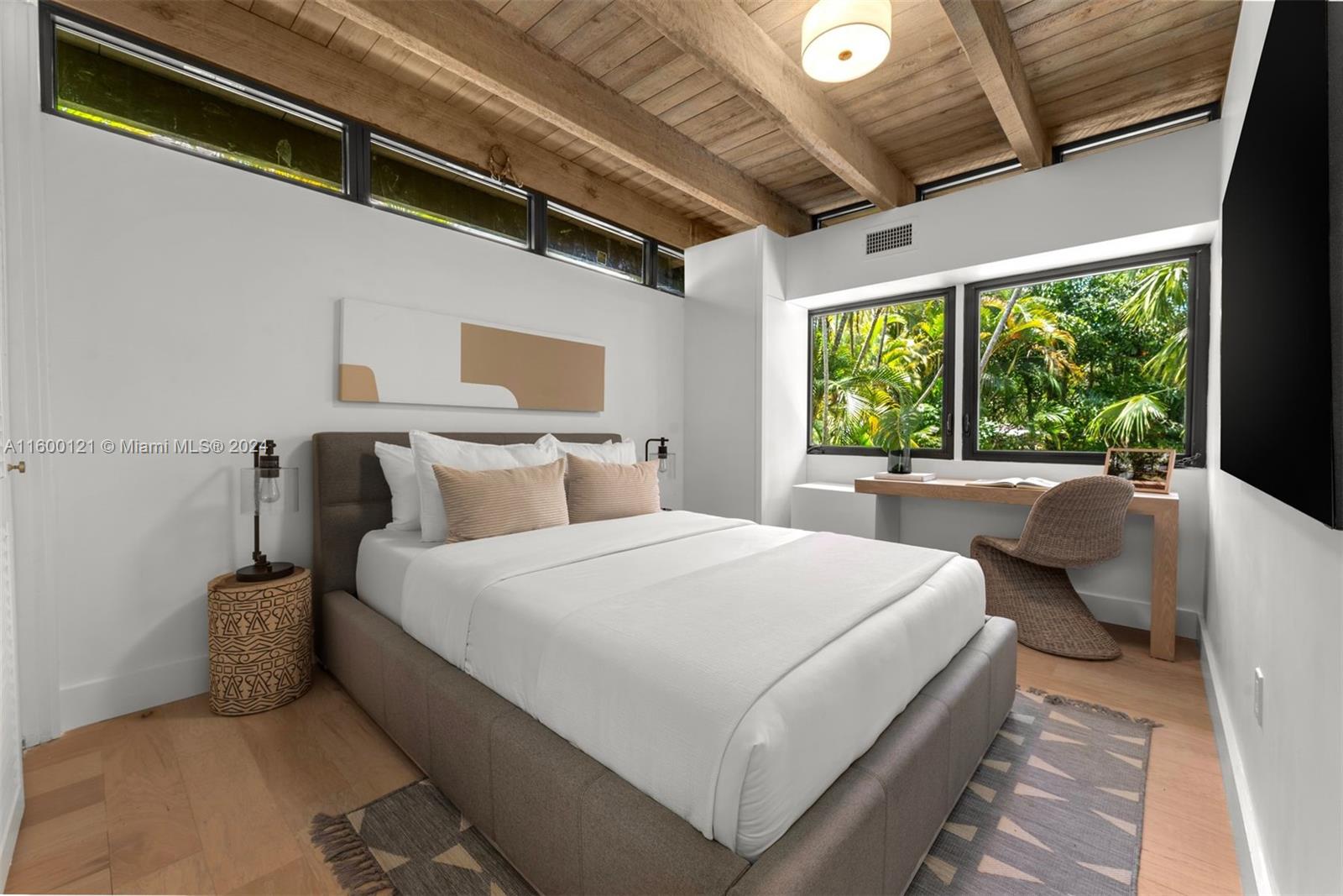 PINECREST MANOR 1ST ADDN - Residential