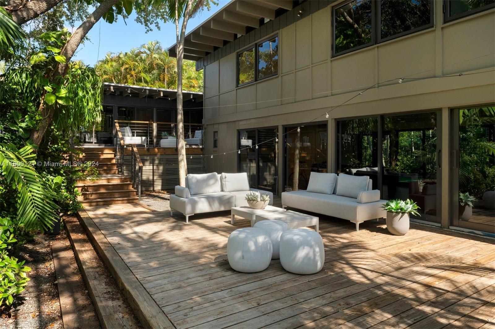 PINECREST MANOR 1ST ADDN - Residential