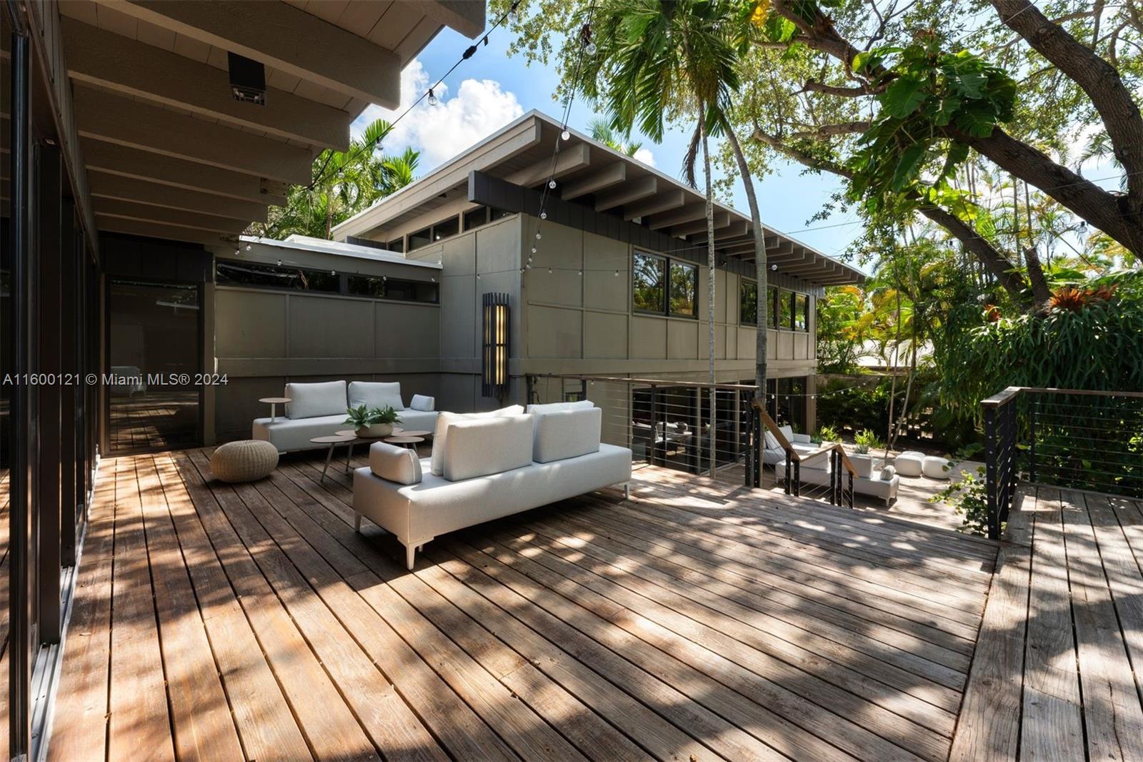 PINECREST MANOR 1ST ADDN - Residential