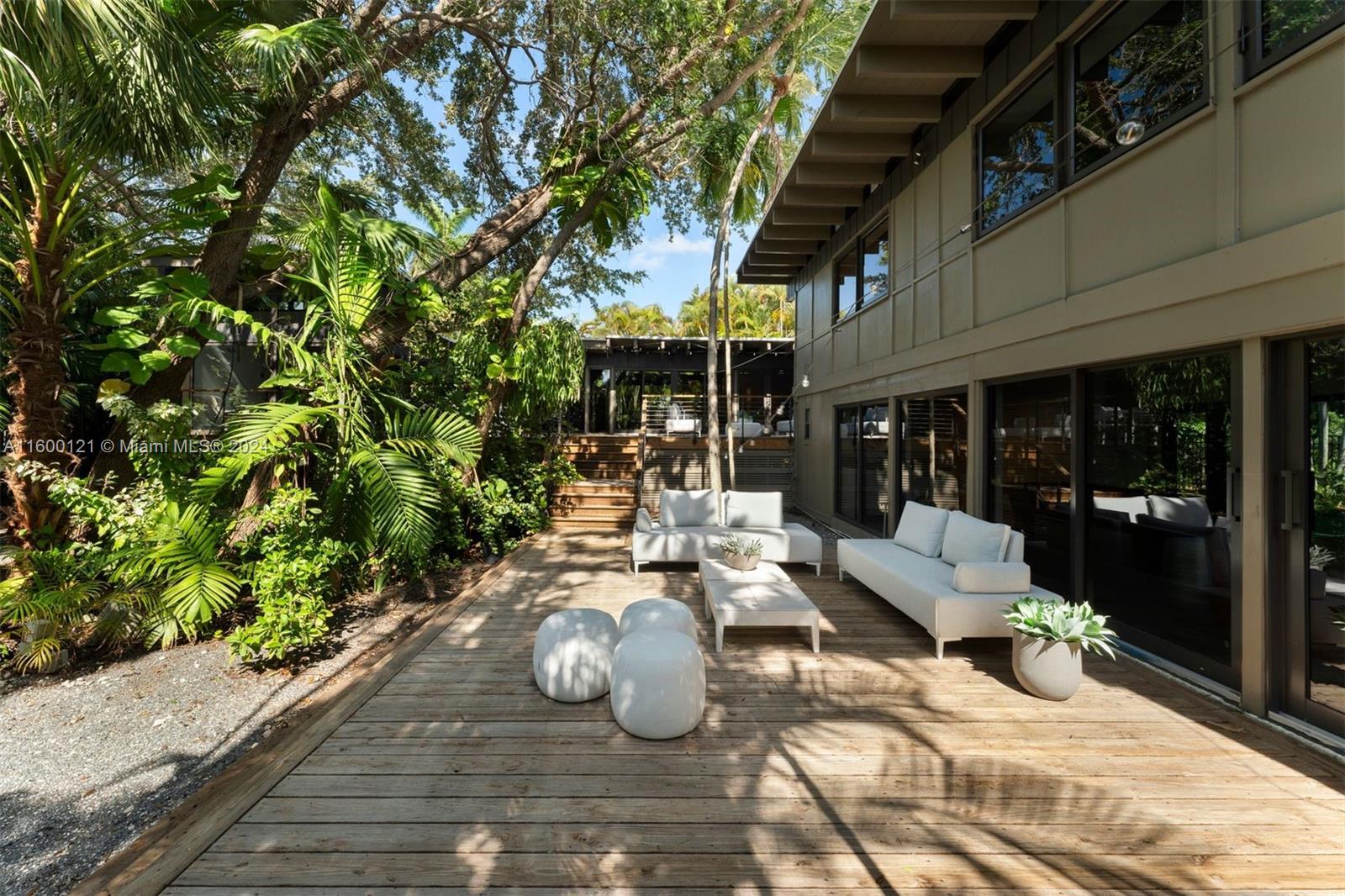 PINECREST MANOR 1ST ADDN - Residential