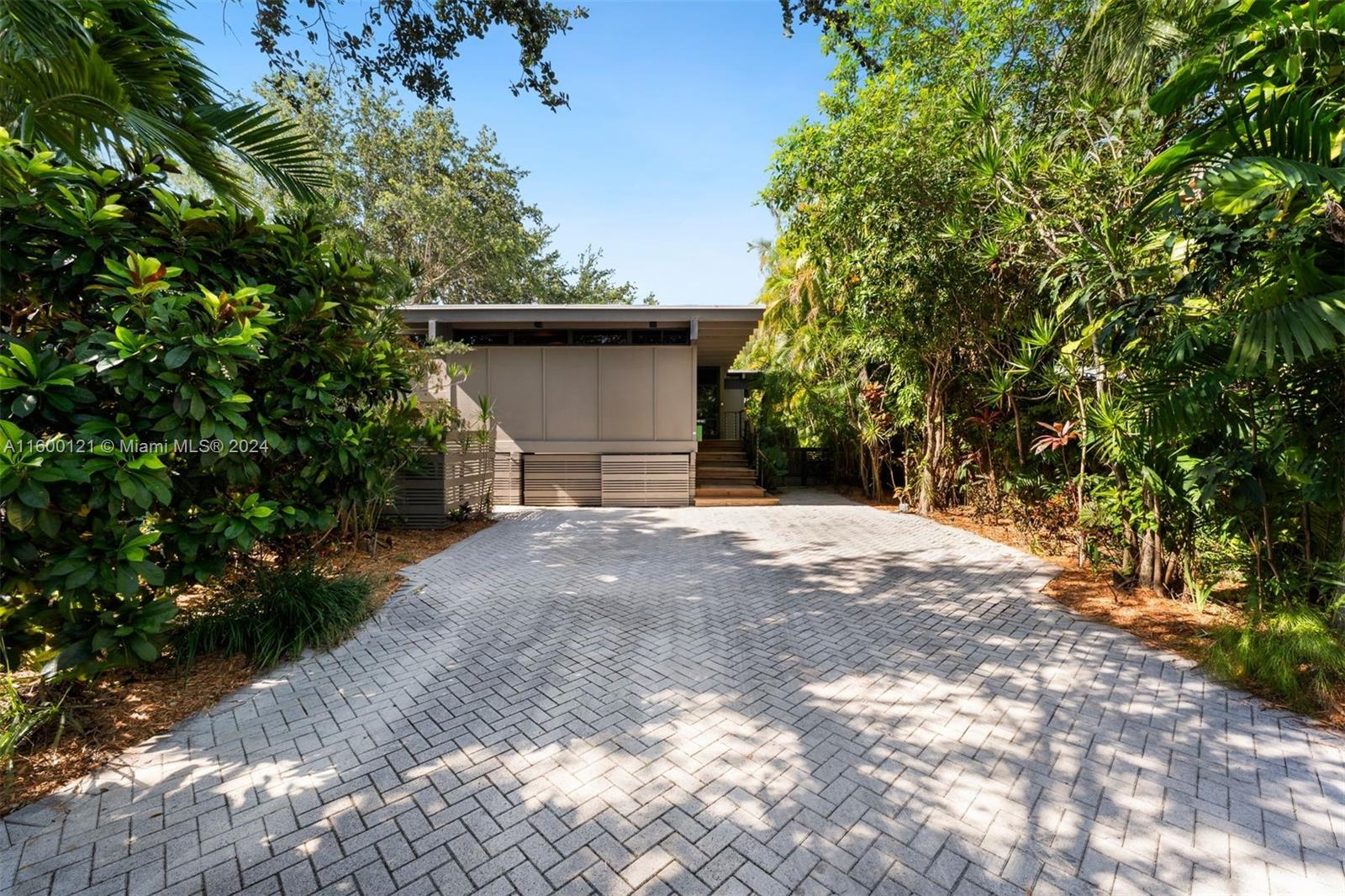 PINECREST MANOR 1ST ADDN - Residential