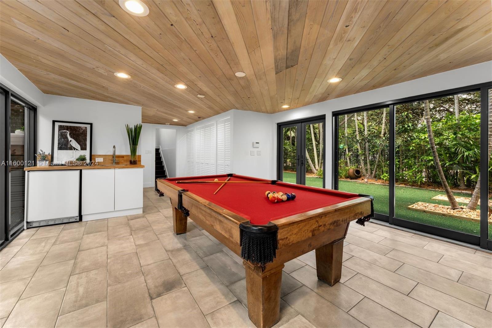 PINECREST MANOR 1ST ADDN - Residential