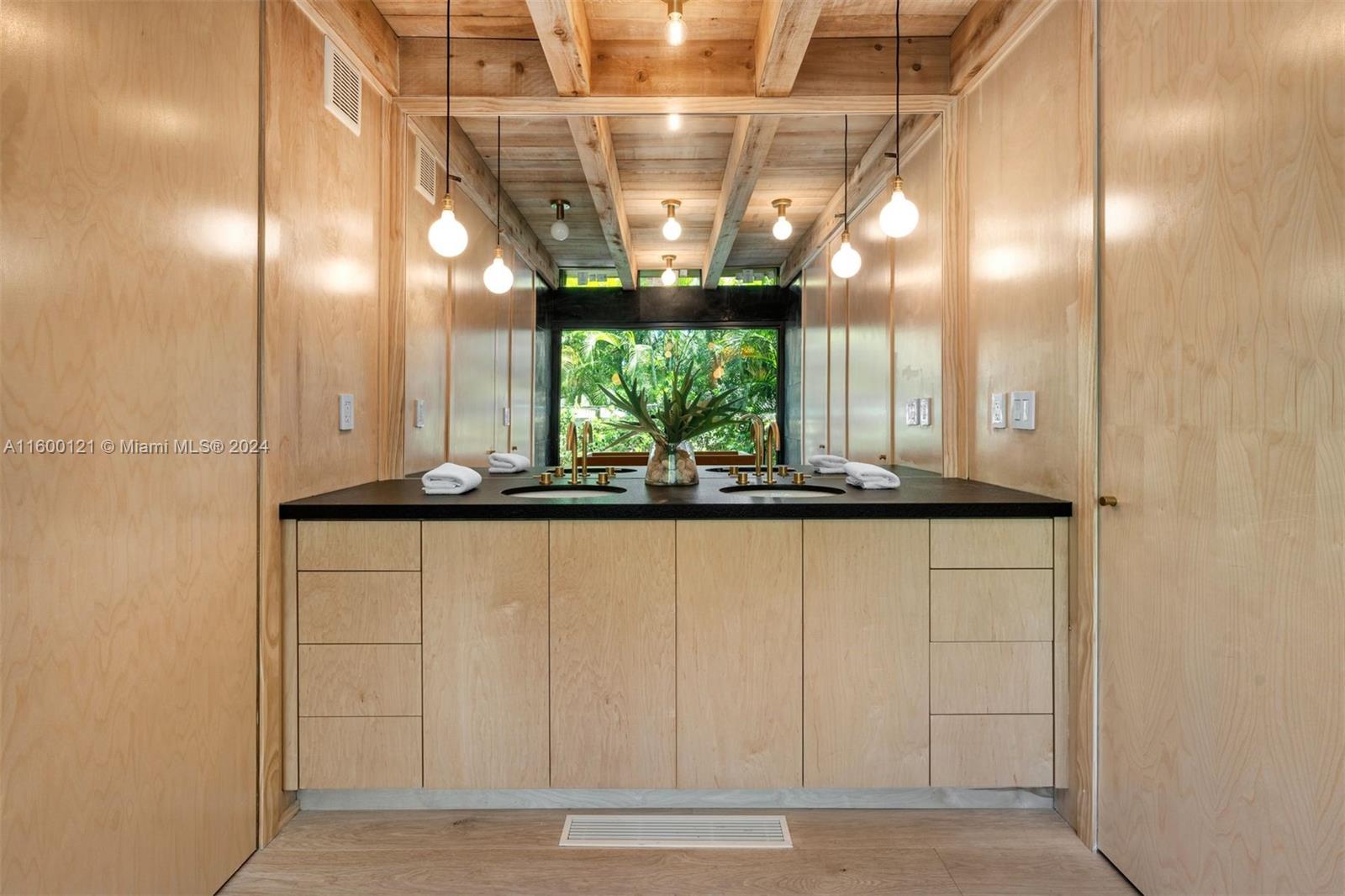 PINECREST MANOR 1ST ADDN - Residential