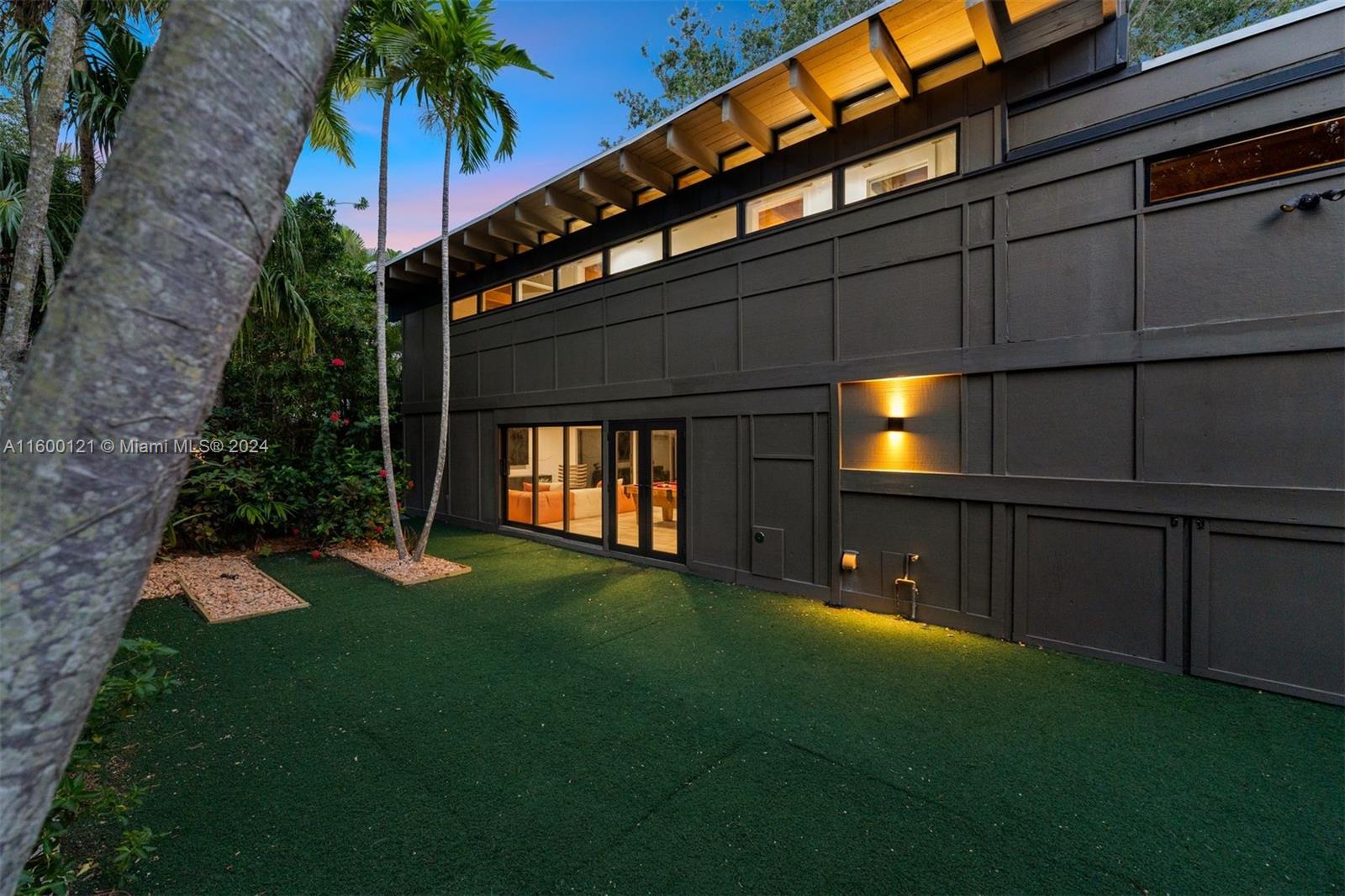 PINECREST MANOR 1ST ADDN - Residential