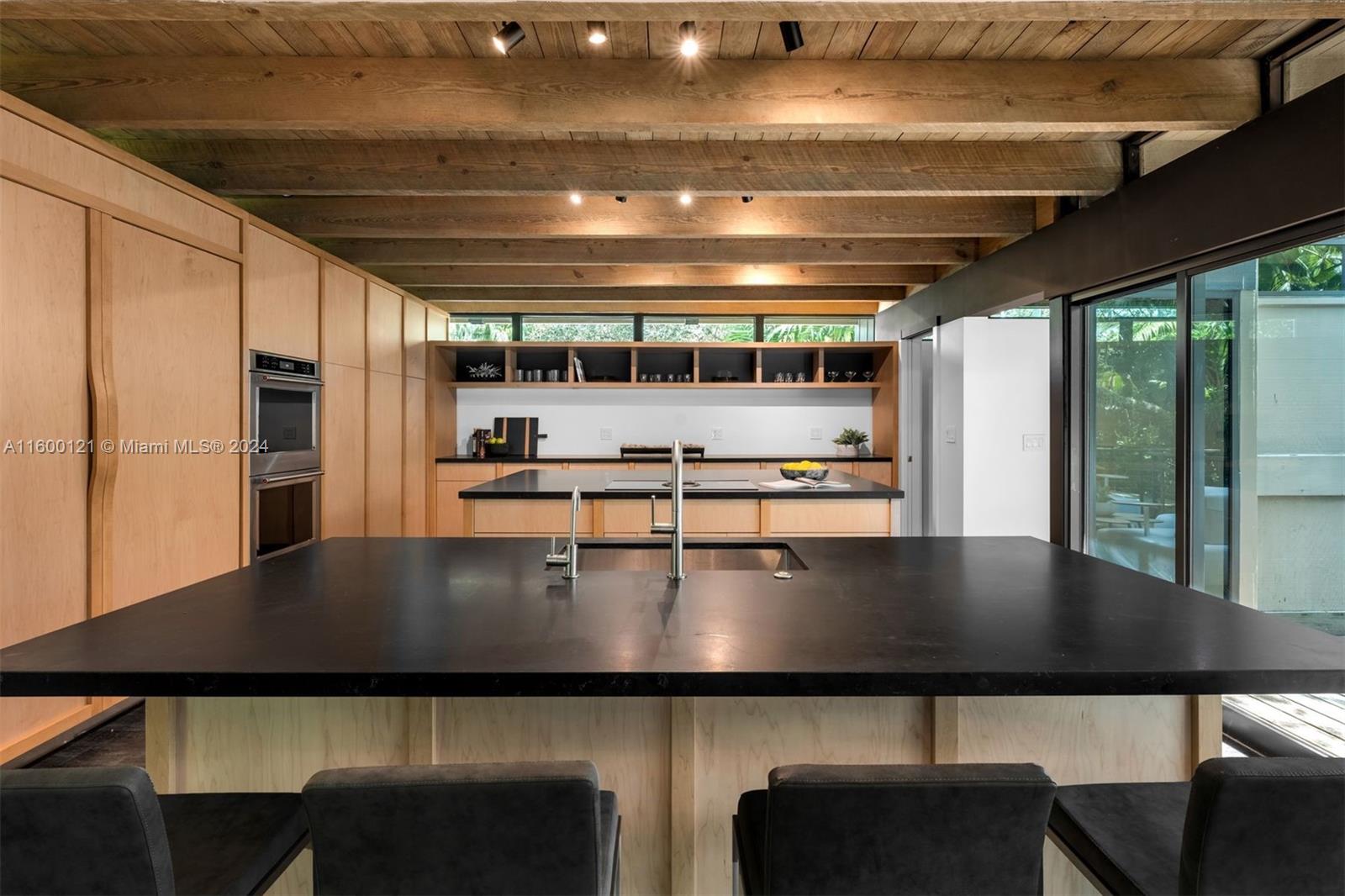 PINECREST MANOR 1ST ADDN - Residential