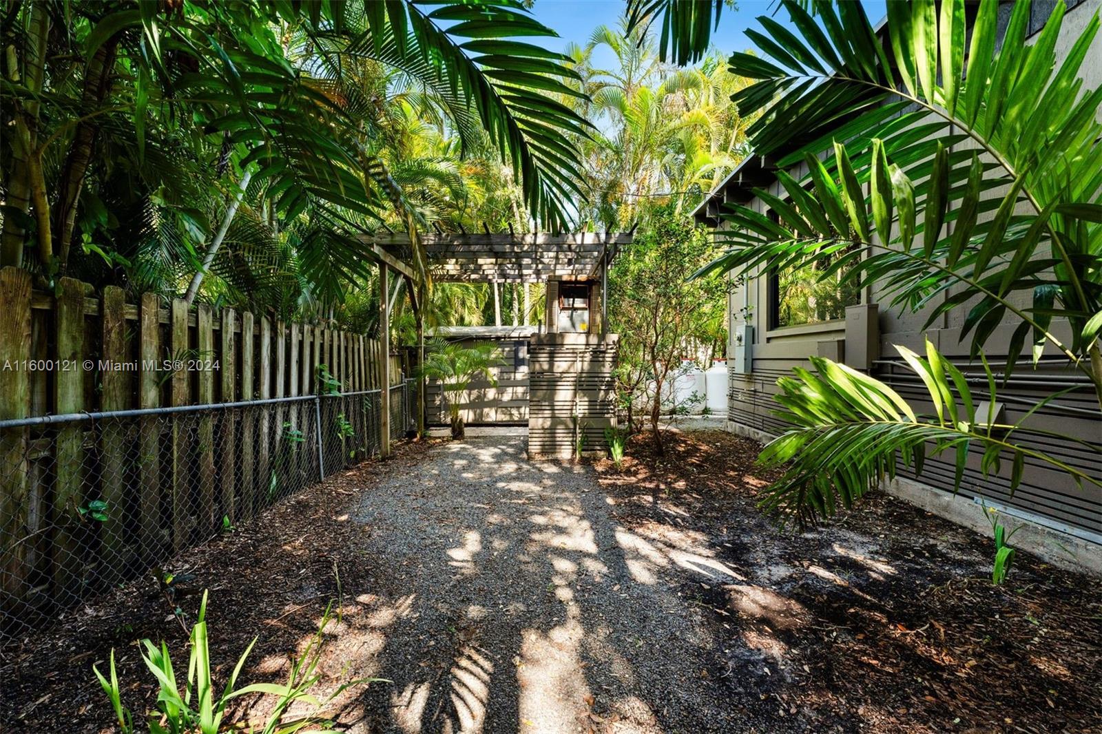 PINECREST MANOR 1ST ADDN - Residential