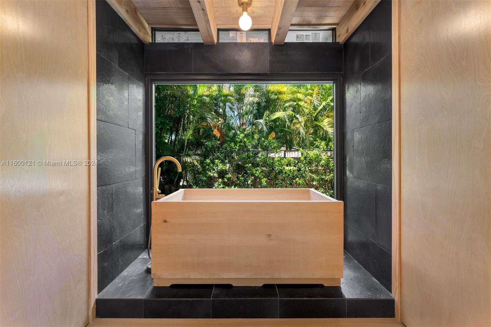 PINECREST MANOR 1ST ADDN - Residential