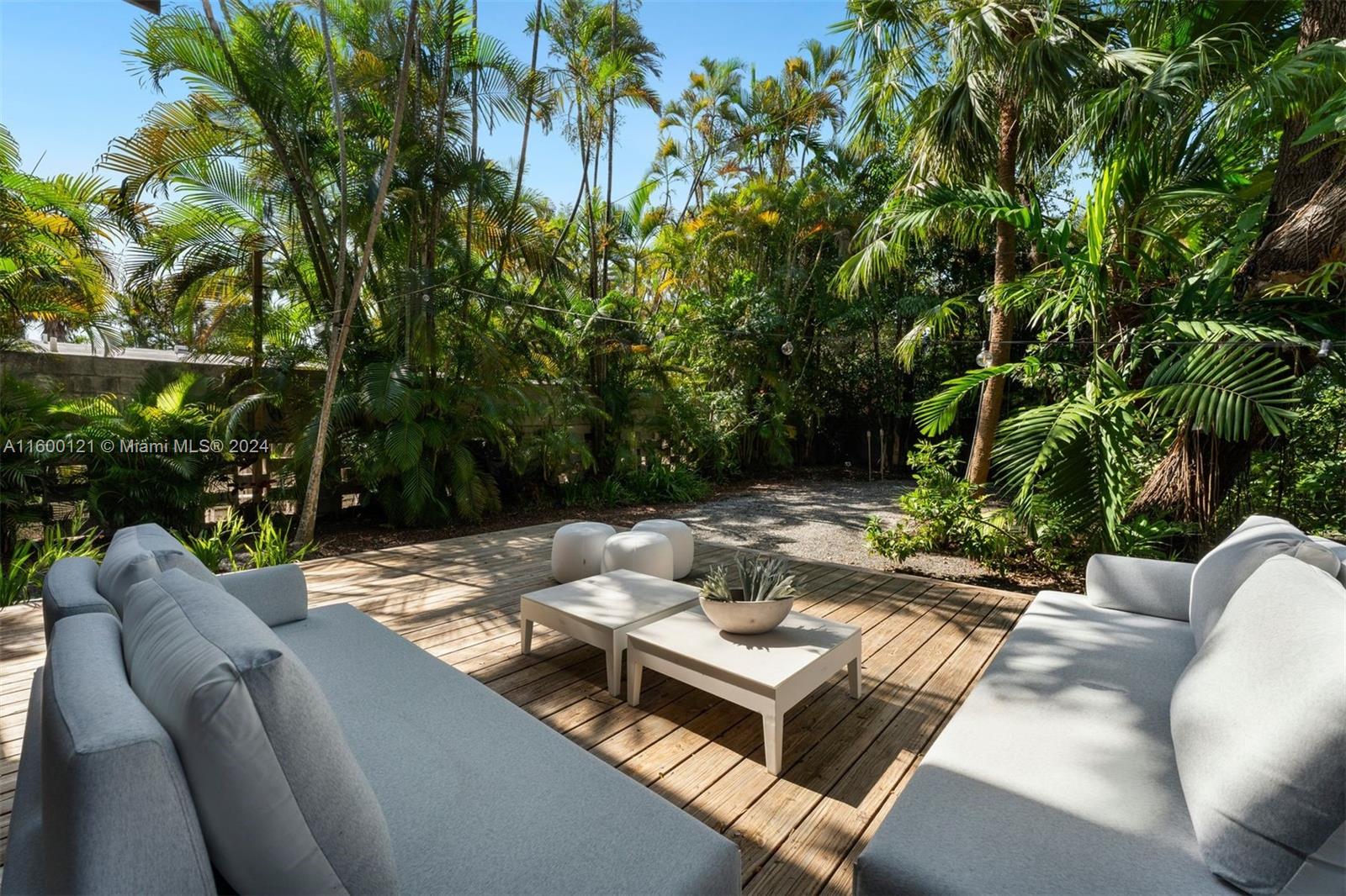 PINECREST MANOR 1ST ADDN - Residential