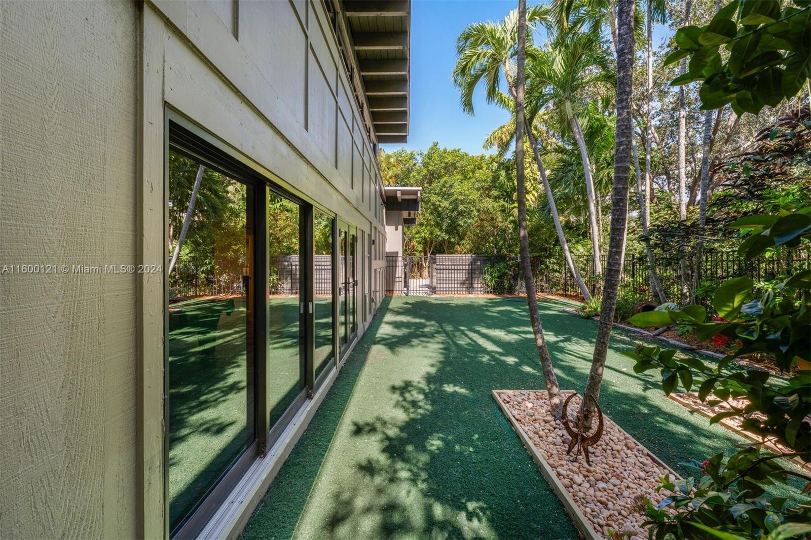 PINECREST MANOR 1ST ADDN - Residential