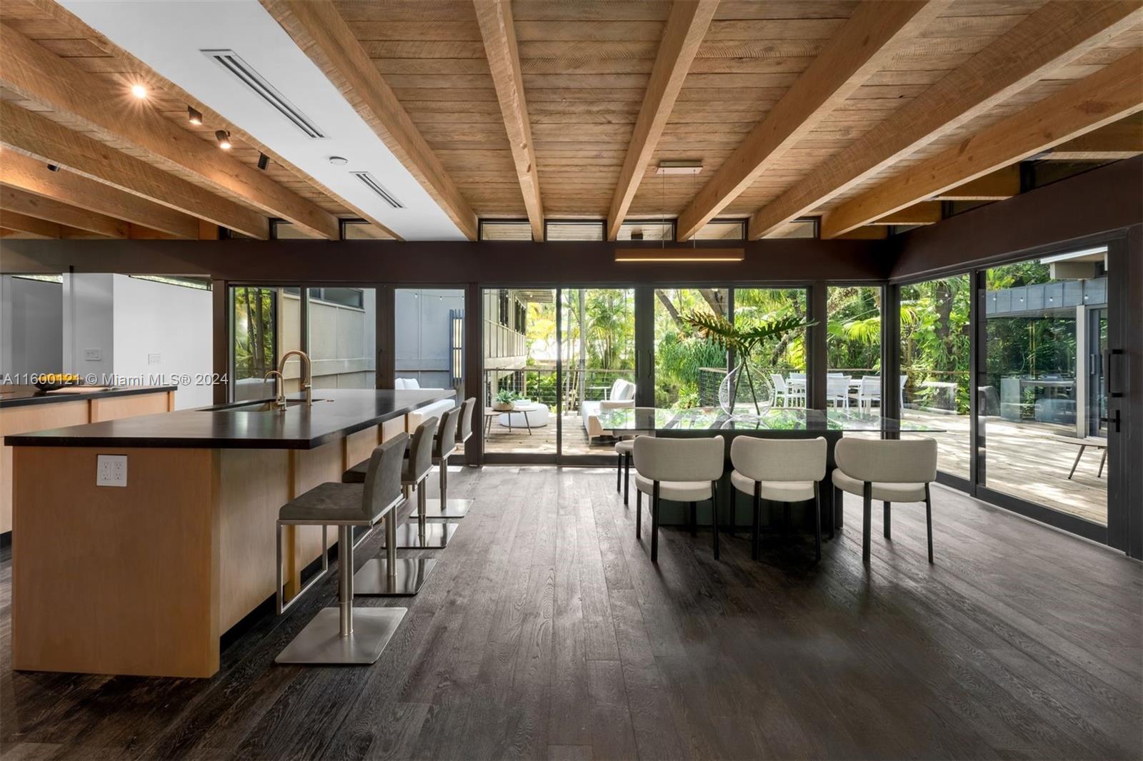 PINECREST MANOR 1ST ADDN - Residential