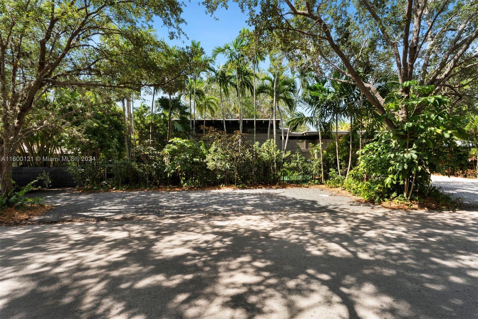 PINECREST MANOR 1ST ADDN - Residential