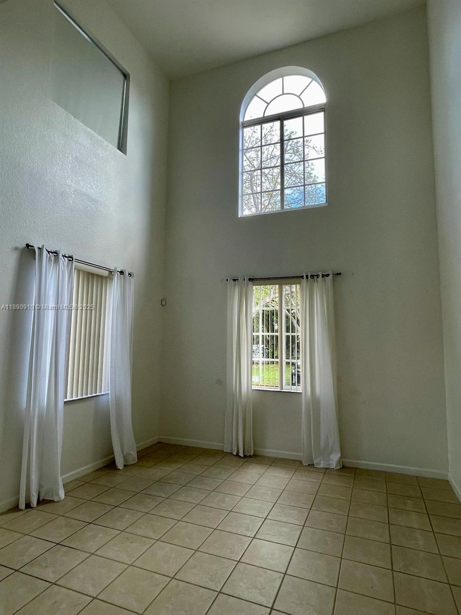 VILLAS AT OAK HAMMOCK - Residential Lease
