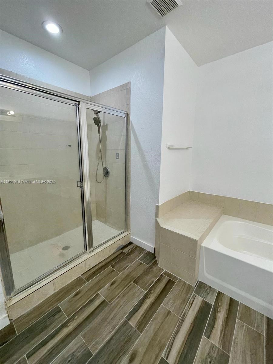 VILLAS AT OAK HAMMOCK - Residential Lease