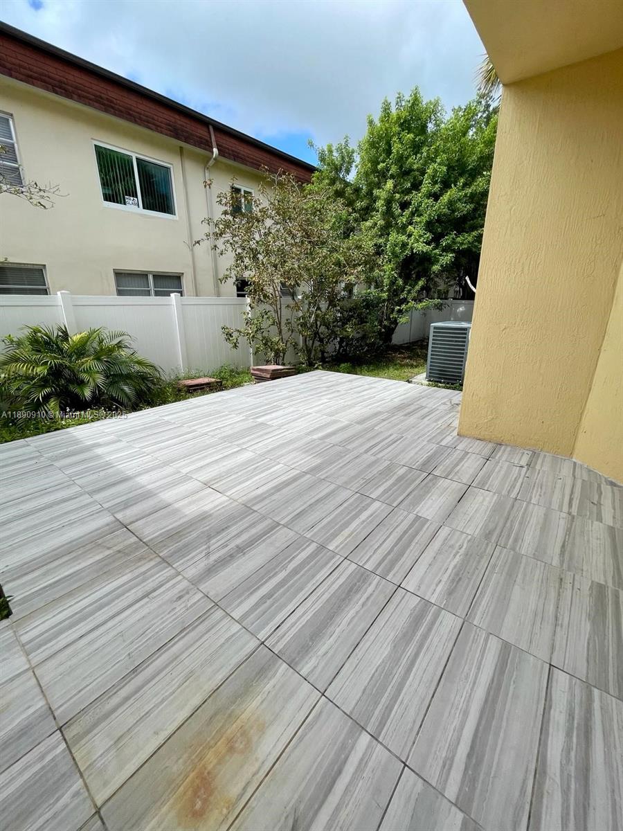 VILLAS AT OAK HAMMOCK - Residential Lease