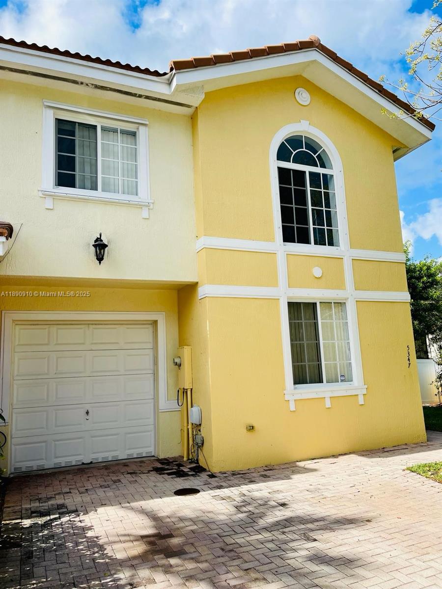 VILLAS AT OAK HAMMOCK - Residential Lease