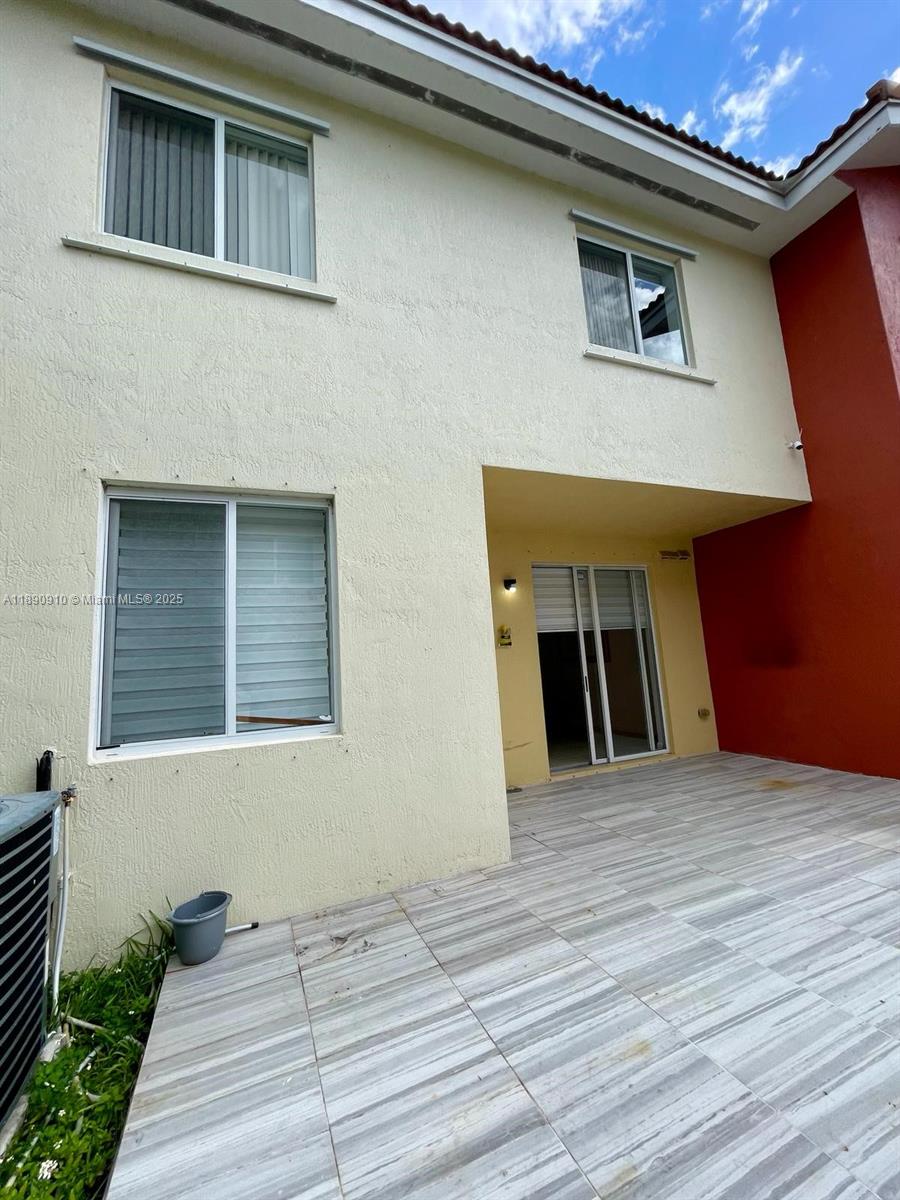 VILLAS AT OAK HAMMOCK - Residential Lease