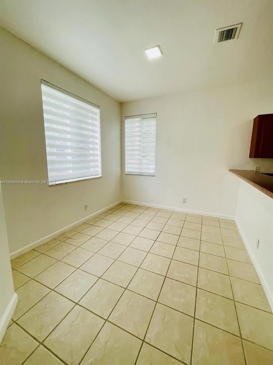 VILLAS AT OAK HAMMOCK - Residential Lease