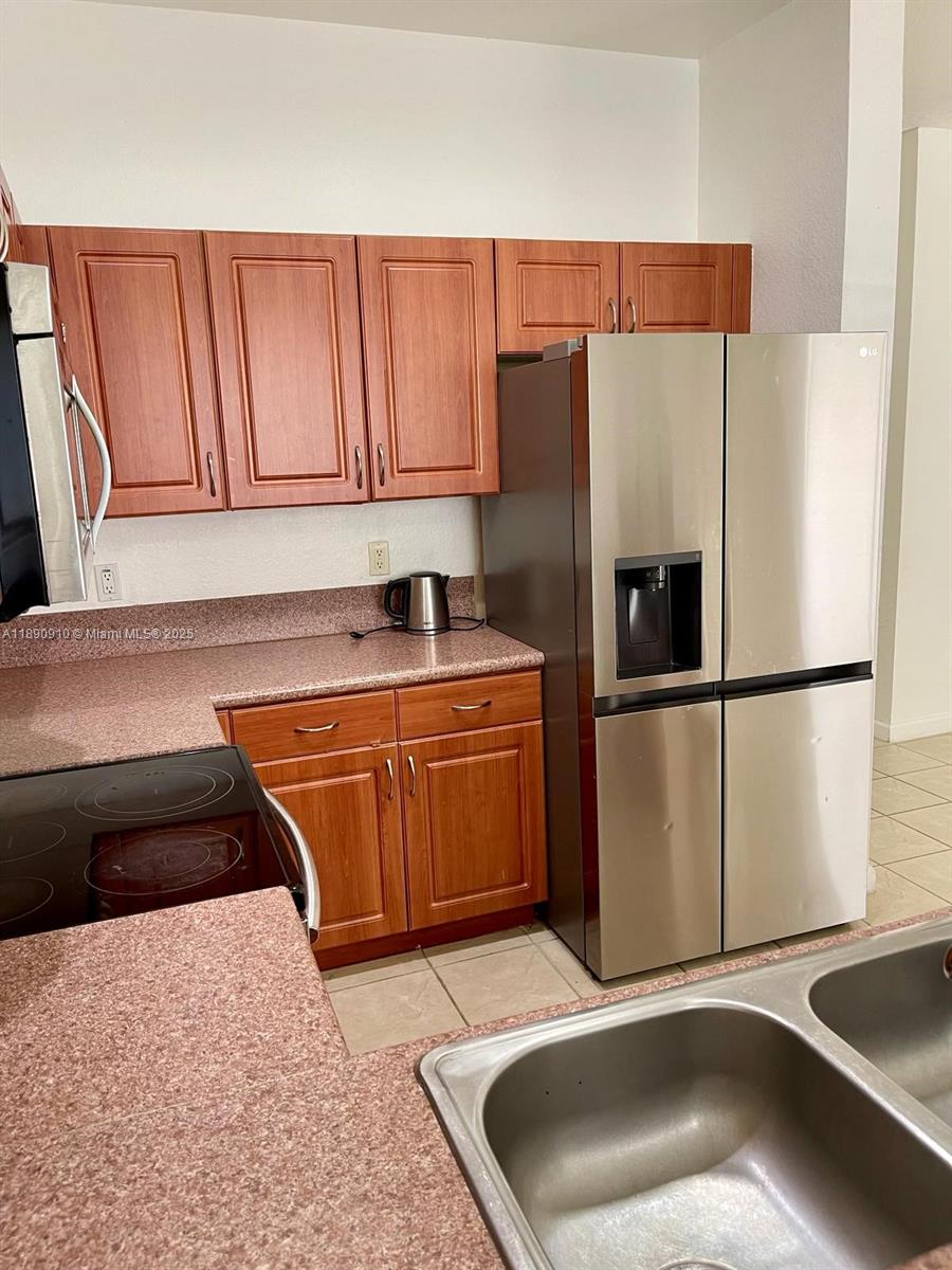 VILLAS AT OAK HAMMOCK - Residential Lease