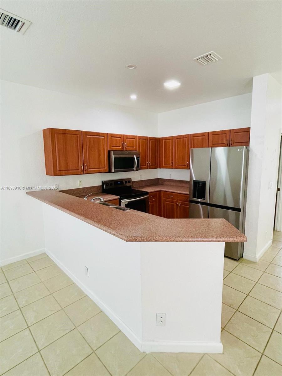 VILLAS AT OAK HAMMOCK - Residential Lease