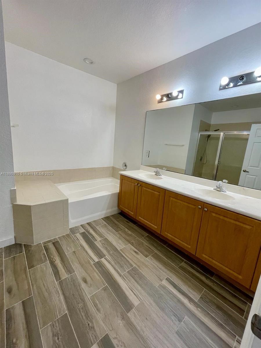 VILLAS AT OAK HAMMOCK - Residential Lease
