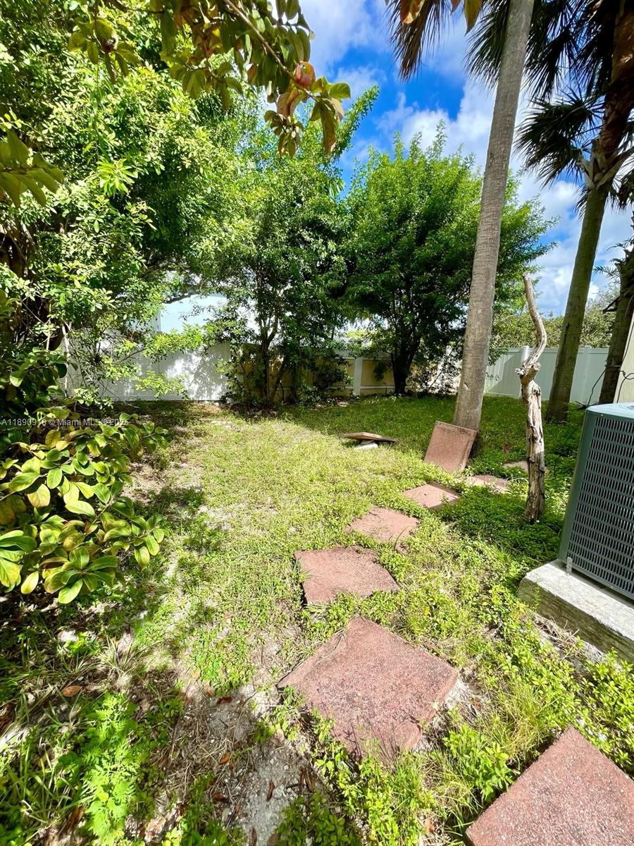 VILLAS AT OAK HAMMOCK - Residential Lease
