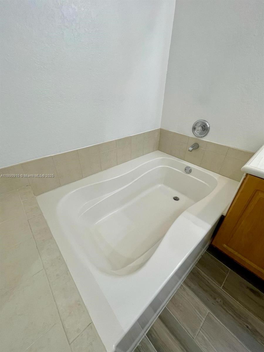 VILLAS AT OAK HAMMOCK - Residential Lease