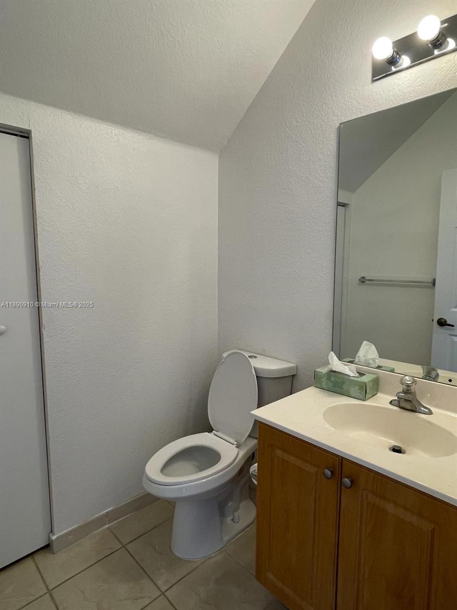 VILLAS AT OAK HAMMOCK - Residential Lease