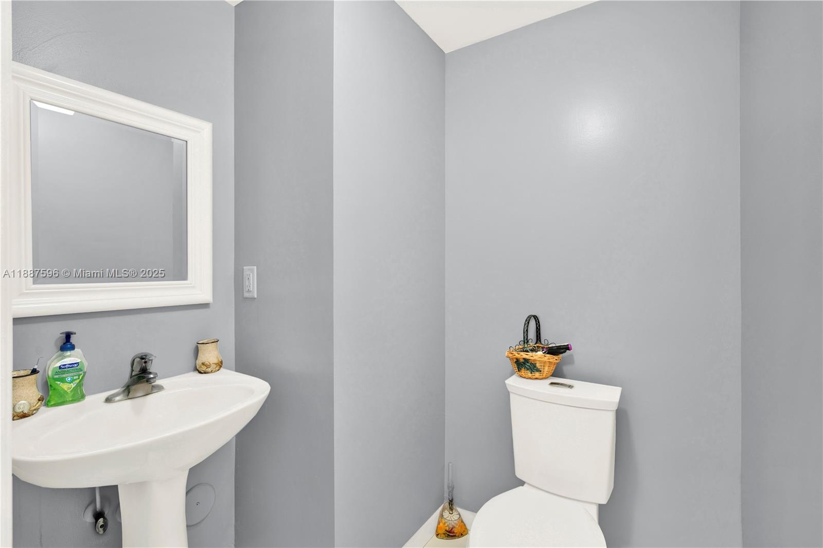 TOWNGATE CONDO SEVEN - Residential