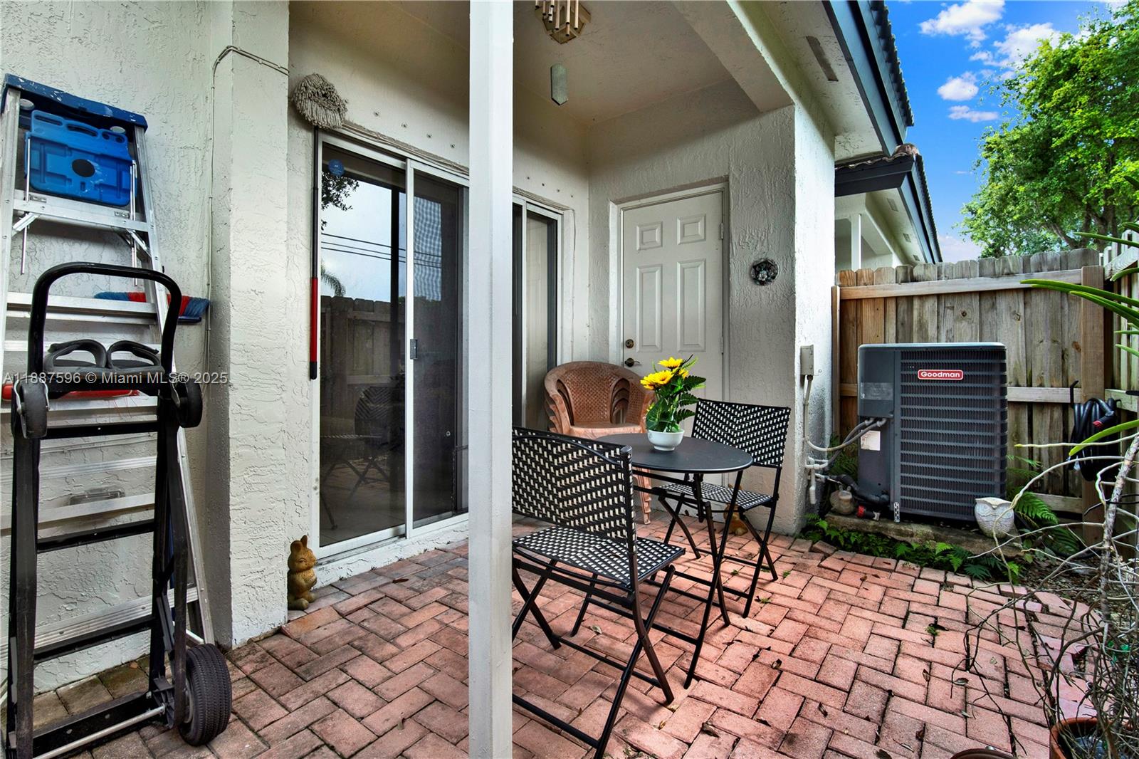 TOWNGATE CONDO SEVEN - Residential