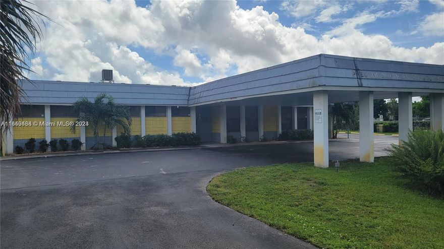 Back on the Market Mixed Use free standing building in the Heart of Pembroke Pines Come Show today!
