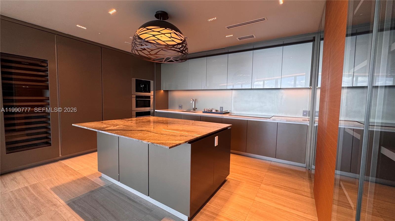 18975 Collins Ave 2500