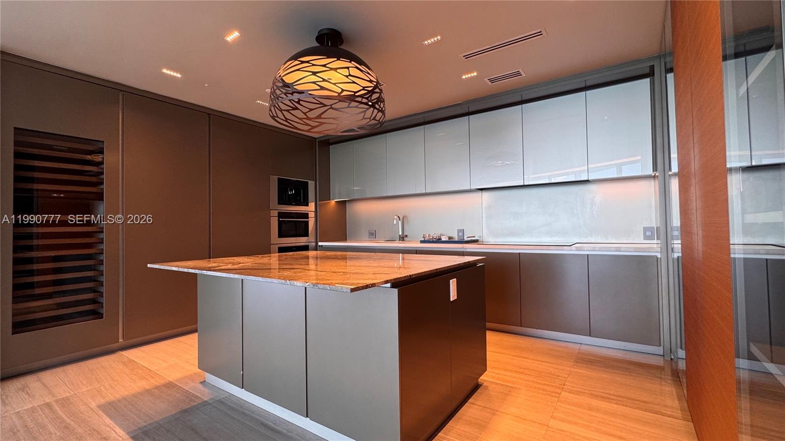 18975 Collins Ave 2500