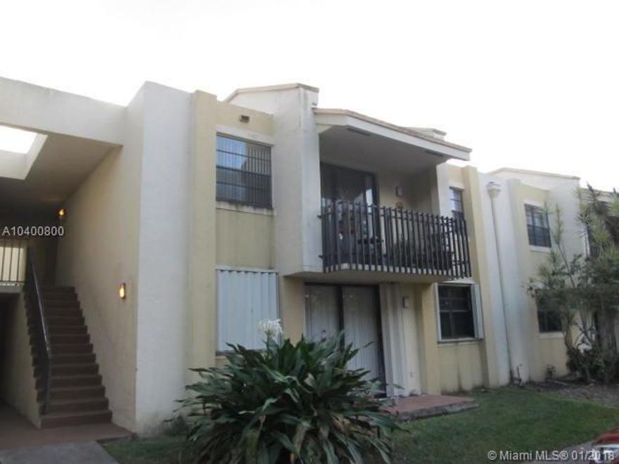 Beautiful Condo, ALREADY RENTED!!! close to all majors expressways, Hospital, Shopping Centers and more. View to the Pool.