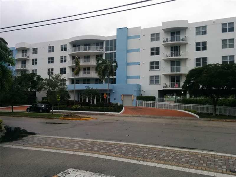 ganite & stainless open kitchen; split floor plan, ample closet space, washer/dryer in unit;high quality finishes, ceramic wood-look tiling in living areas, laminate in bedrooms. Amenities:2 deeded pkg spaces (1 covered)pool,fitness ctr., meeting room, bi ke racks. Rent includes extended cable & internet! Laid back neighborhood, quiet 60-unit bldg. Bike to Beach