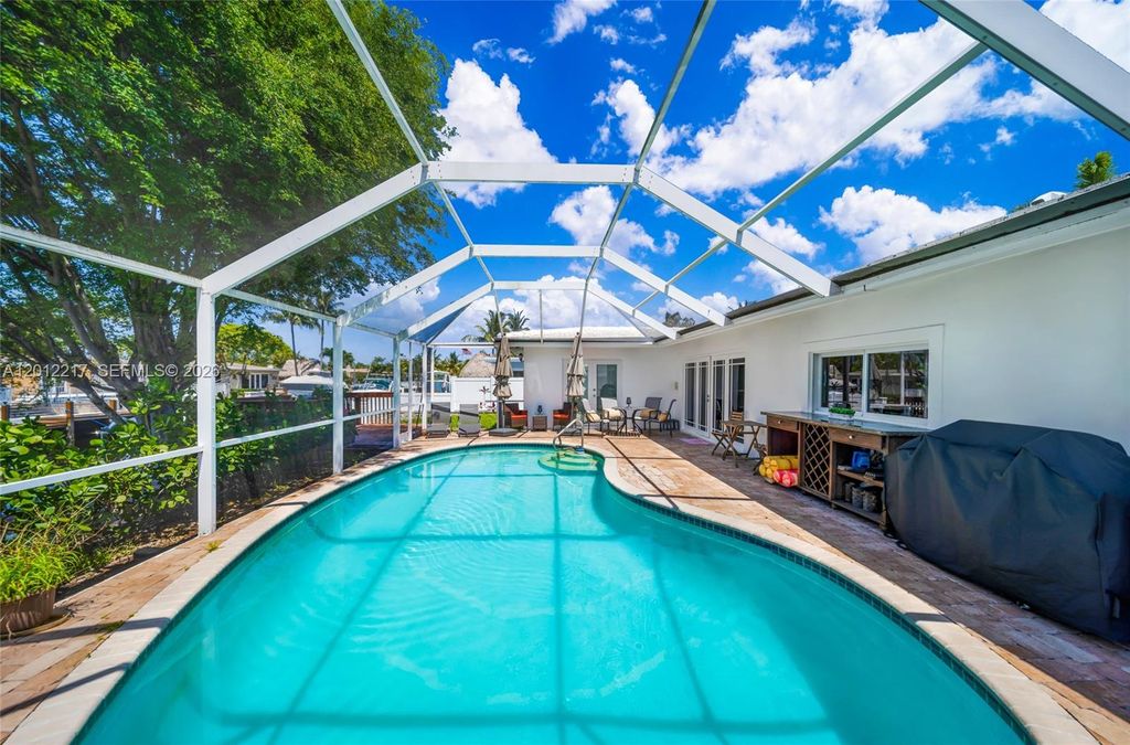 Photo of 31 SE 12th St, Pompano Beach, FL 33060 (MLS # A12012217)
