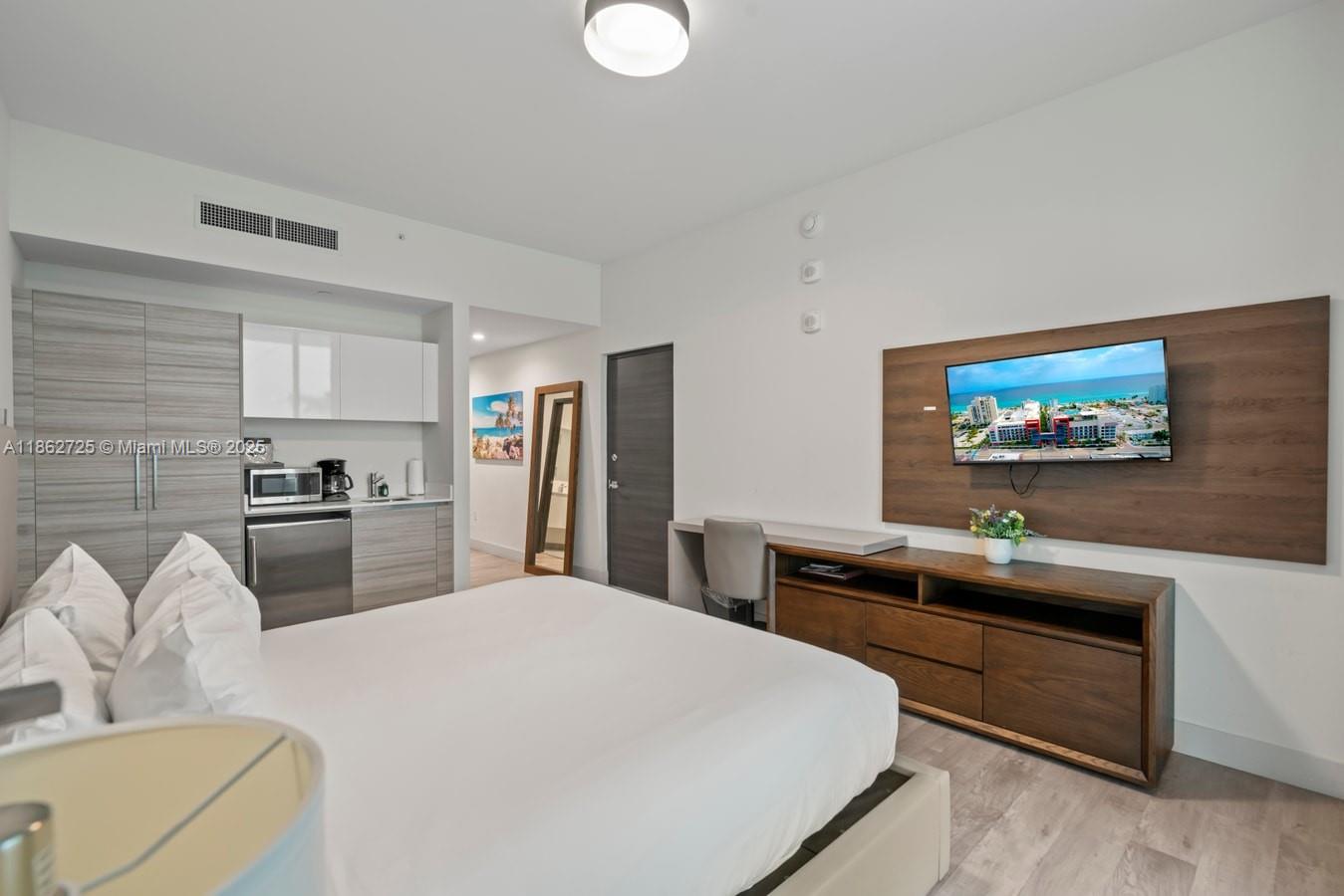 COSTA HOLLYWOOD CONDO - Residential