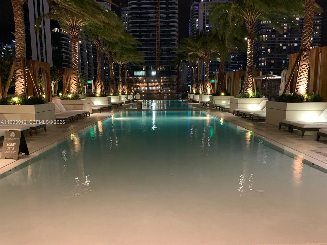 SLS LUX BRICKELL HOTEL - Residential