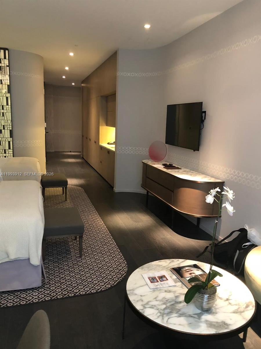 SLS LUX BRICKELL HOTEL - Residential