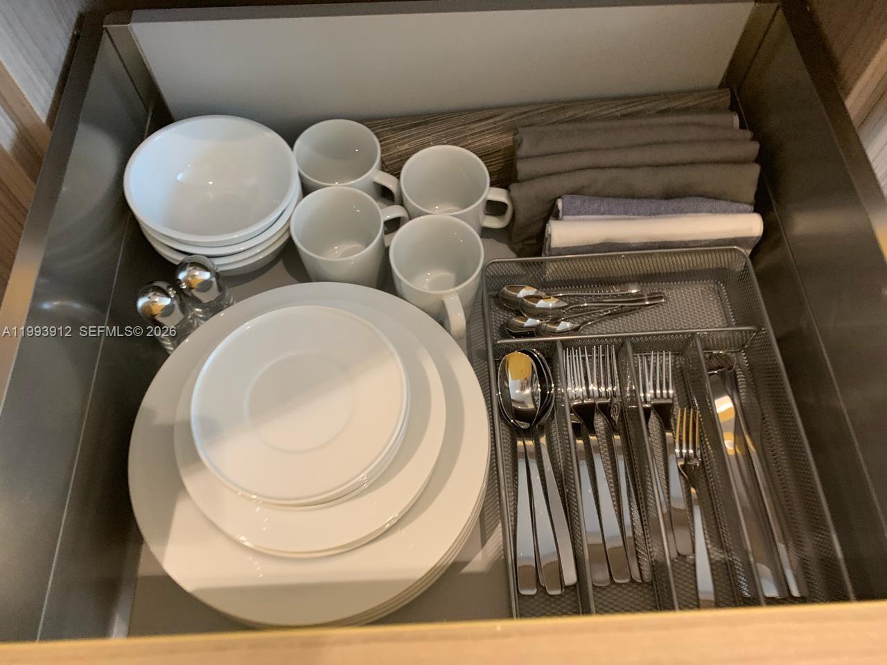 SLS LUX BRICKELL HOTEL - Residential