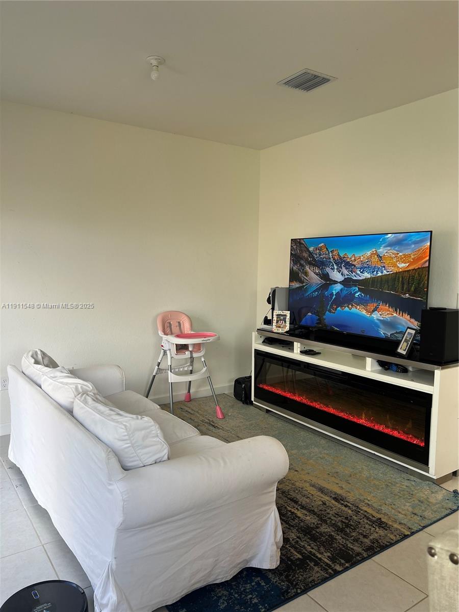 STEIN ASSEMBLAGE - Residential Lease