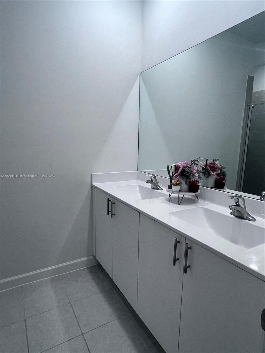 STEIN ASSEMBLAGE - Residential Lease